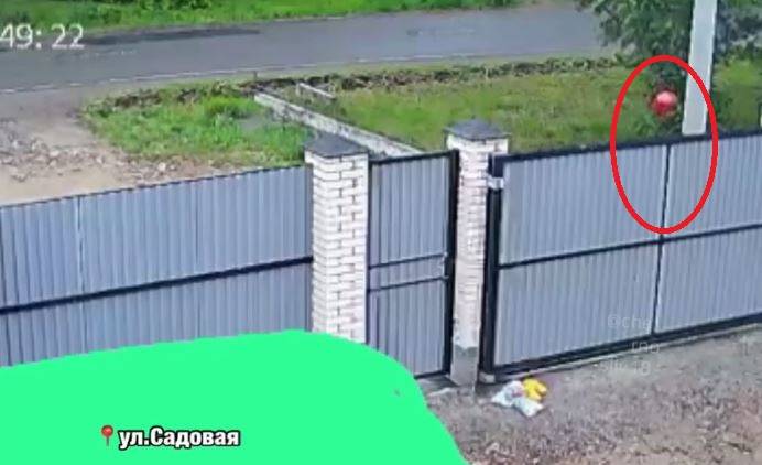 "Позорище": поступок женщины с шариком взбудоражил Сеть "Позорище": поступок женщины с шариком взбудоражил Сеть