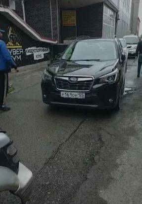 Житель Владивостока просит наказать автохама Житель Владивостока просит наказать автохама