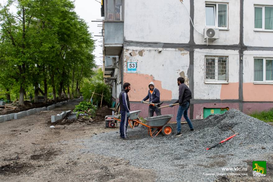 Во Владивостоке ремонт дворов ведется по 49 адресам