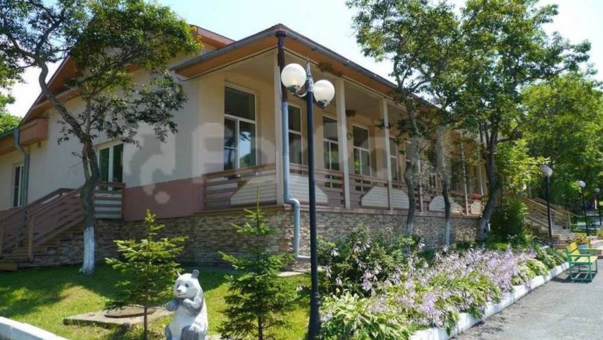Кемпинг с туалетом на улице и бассейн с подогревом: что предлагают детские лагеря в Приморье этим летом