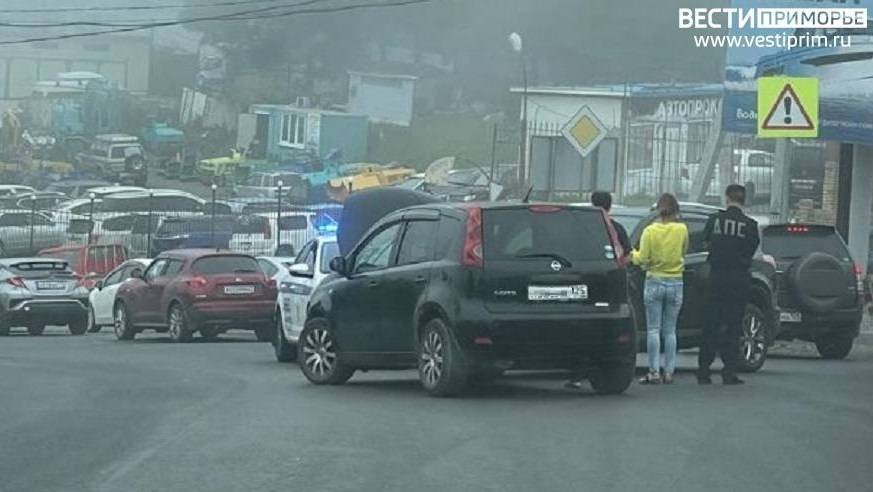 «Сейчас встанем в пробку»: На популярной дороге Владивостока - ДТП