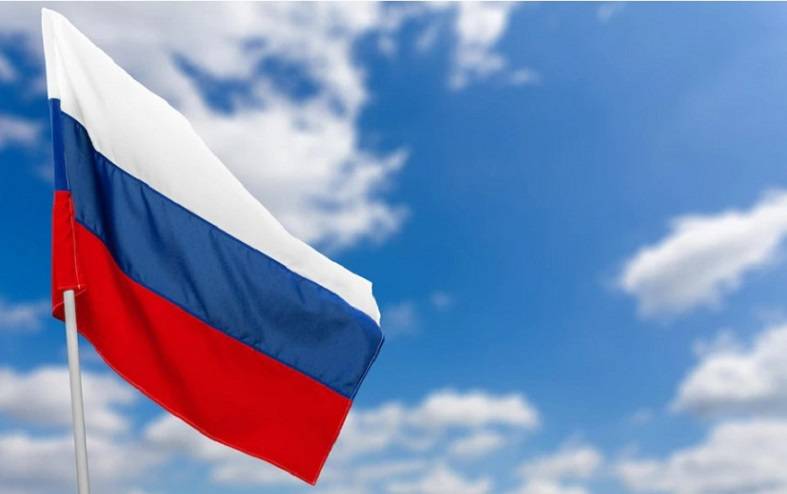 «Добивались через суд»: На школе в Приморье будет вывешен флаг России