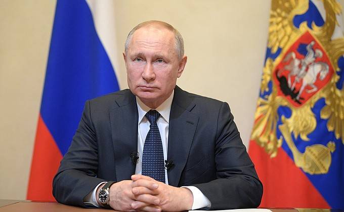 Президент России Владимир Путин подписал более ста новых законов Президент России Владимир Путин подписал более ста новых законов