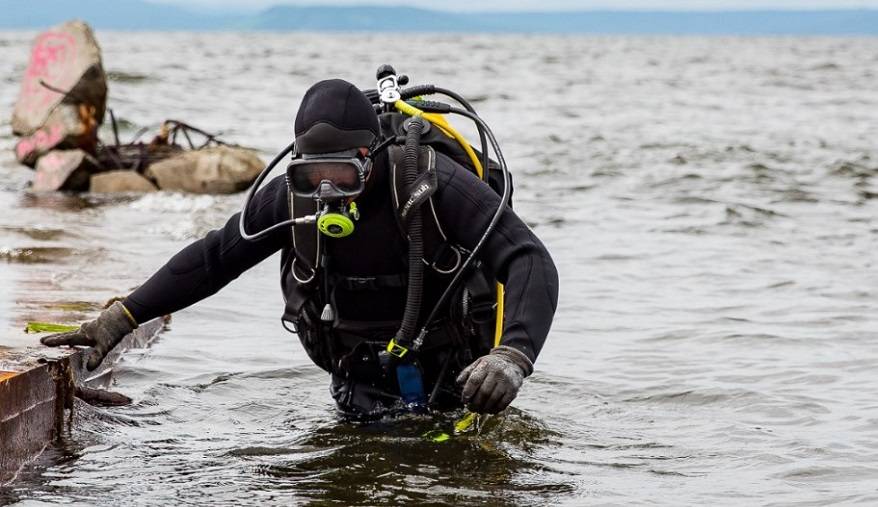 Около 5 тонн. Водолазы показали «улов» в Спортивной гавани (фото)