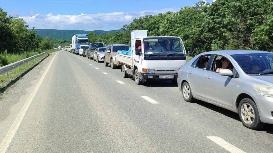 Пробка на несколько километров: Водители оказались «в ловушке» на трассе