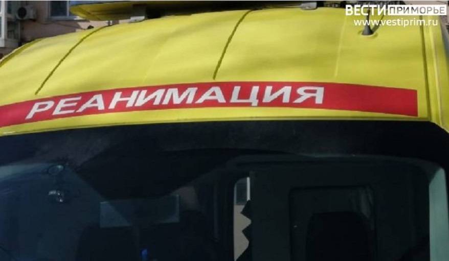 Примчалась скорая: Таксист на трассе сбил мотоциклиста