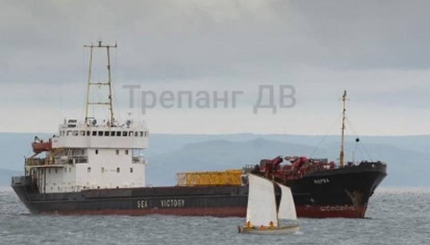 Сухогруз сел на мель в Приморье Сухогруз сел на мель в Приморье