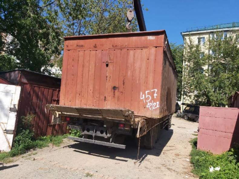 Во Владивостоке демонтировали незаконные гаражи, мешающие устранению аварии на теплосети Во Владивостоке демонтировали незаконные гаражи, мешающие устранению аварии на теплосети