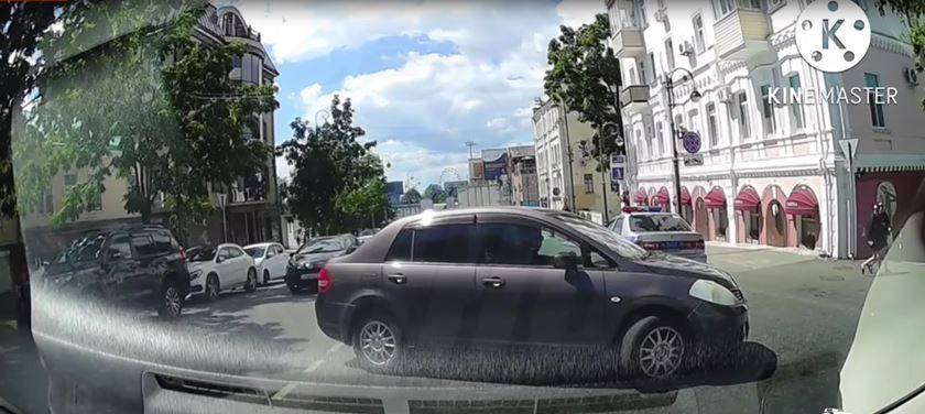 "Выбил джекпот"": приморцы в Сети обсуждают "сказочное везение" водителя Nissan Tiida