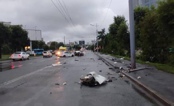 "Приус" размотался на винтики": подробности страшной аварии во Владивостоке