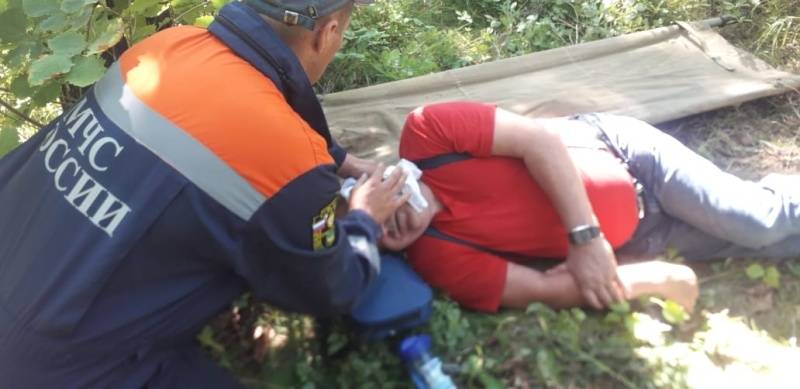 Спасатели оказали помощь пострадавшему мужчине в Приморье