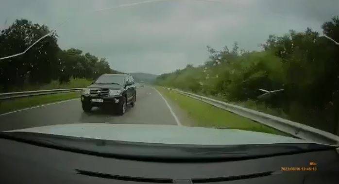Полиция просит помочь установить личность водителя Toyota Land Cruiser