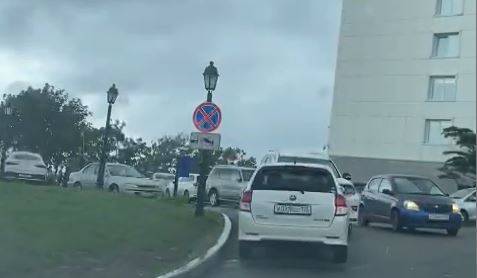 Эвакуаторщики Владивостока боятся прикасаться к дорогим авто - соцсети