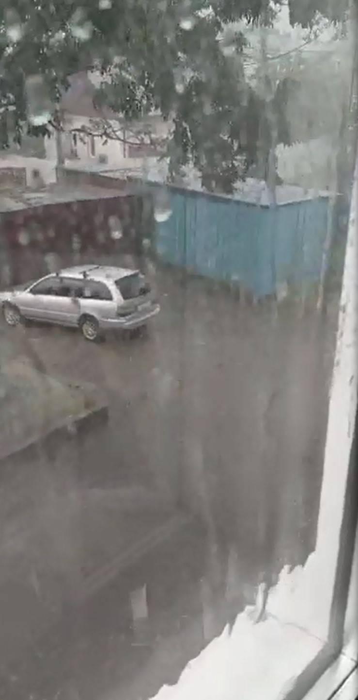 Мощный ливень обрушился на Владивосток