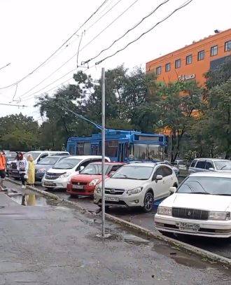 Владивостокцы возмущены ситуацией на остановке общественного транспорта Автовокзал