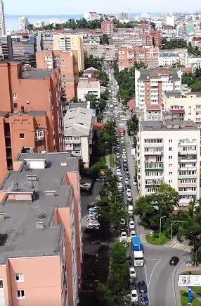 "Помогите бедным жителям": Названа причина вечных пробок в крупном районе Владивостока