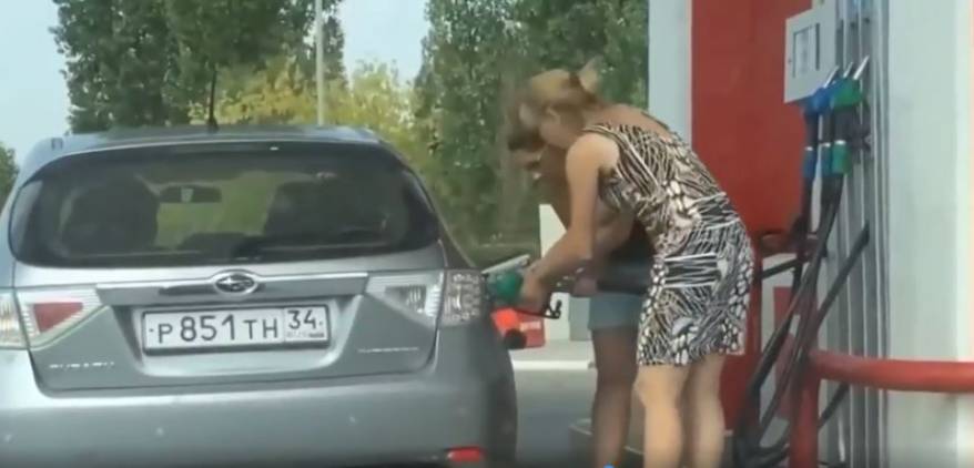 "Как это "чудо" вообще управляет автомобилем?": случай на АЗС обсуждают приморцы в Сети
