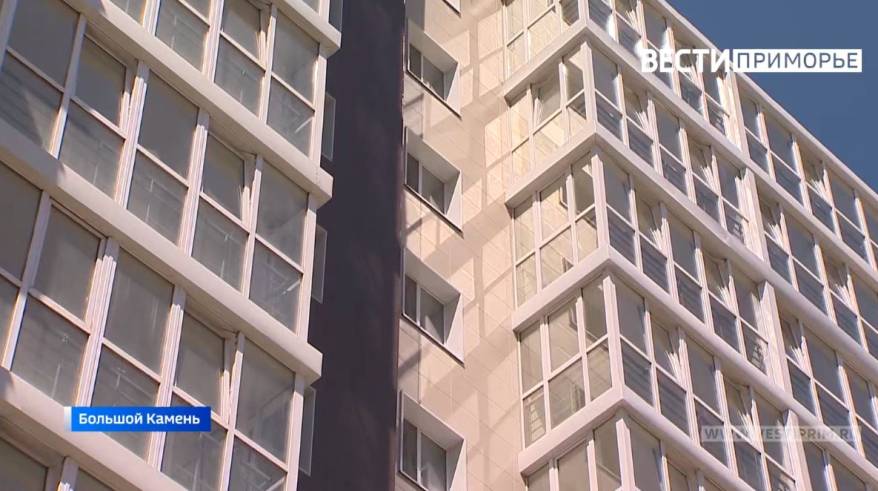 Трехлетний ребенок выпал из окна многоэтажного дома в Приморье