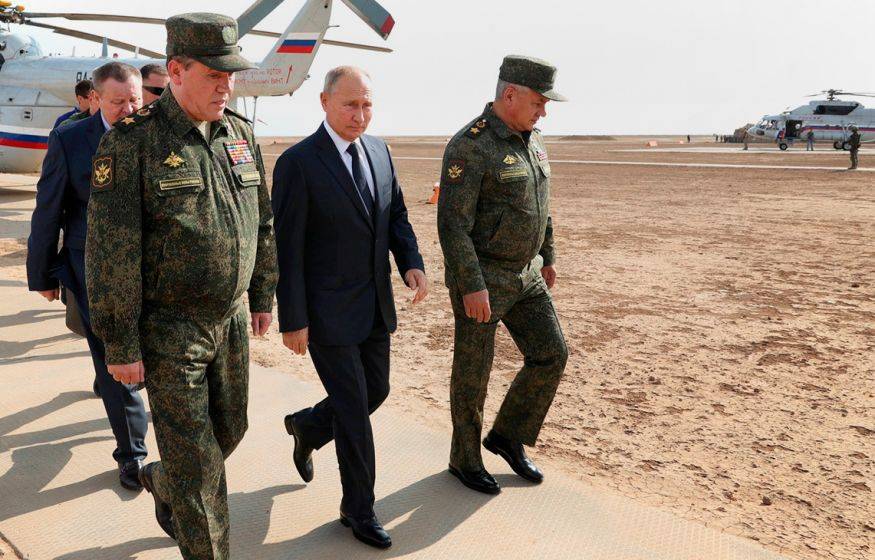 Путин проводит закрытое совещание на военном полигоне в Приморье