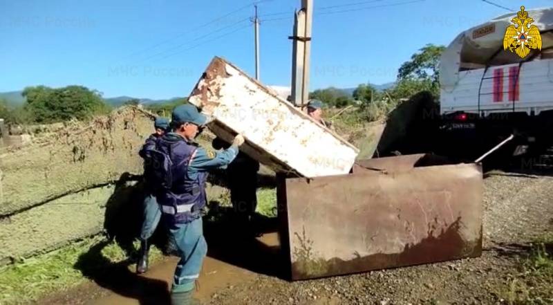 Вода уходит, пострадавшие от наводнения приморцы возвращаются в свои дома