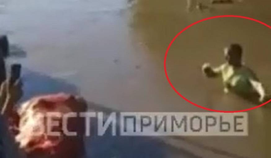 Приморцы чуть не утонули, когда копали картошку (видео) Приморцы чуть не утонули, когда копали картошку (видео)