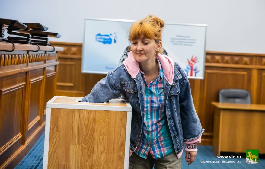 Еще десять владивостокских семей стали обладателями бесплатных земельных участков Еще десять владивостокских семей стали обладателями бесплатных земельных участков