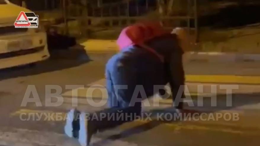 "С ногами что?": владивостокцы стали свидетелями необычной ситуации на дороге "С ногами что?": владивостокцы стали свидетелями необычной ситуации на дороге