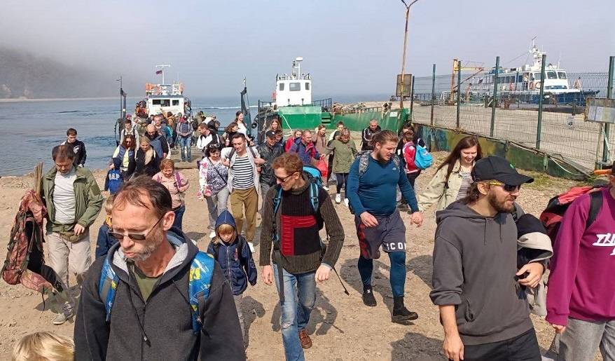 Пассажиры катамарана «Москва» благополучно прибыли на остров Попова (фото)