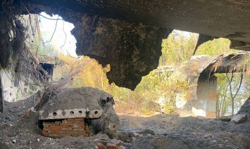 Под рухнувшей крышей здания погиб подросток