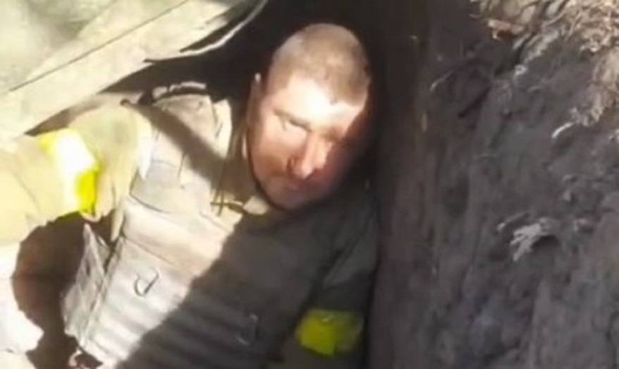 Десантники из Приморья записали видео с пленным украинским солдатом Десантники из Приморья записали видео с пленным украинским солдатом