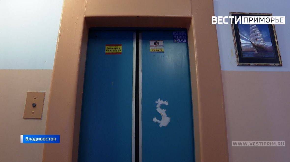 \"Смотреть противно\": двое парней занялись непотребным в подъезде дома ...