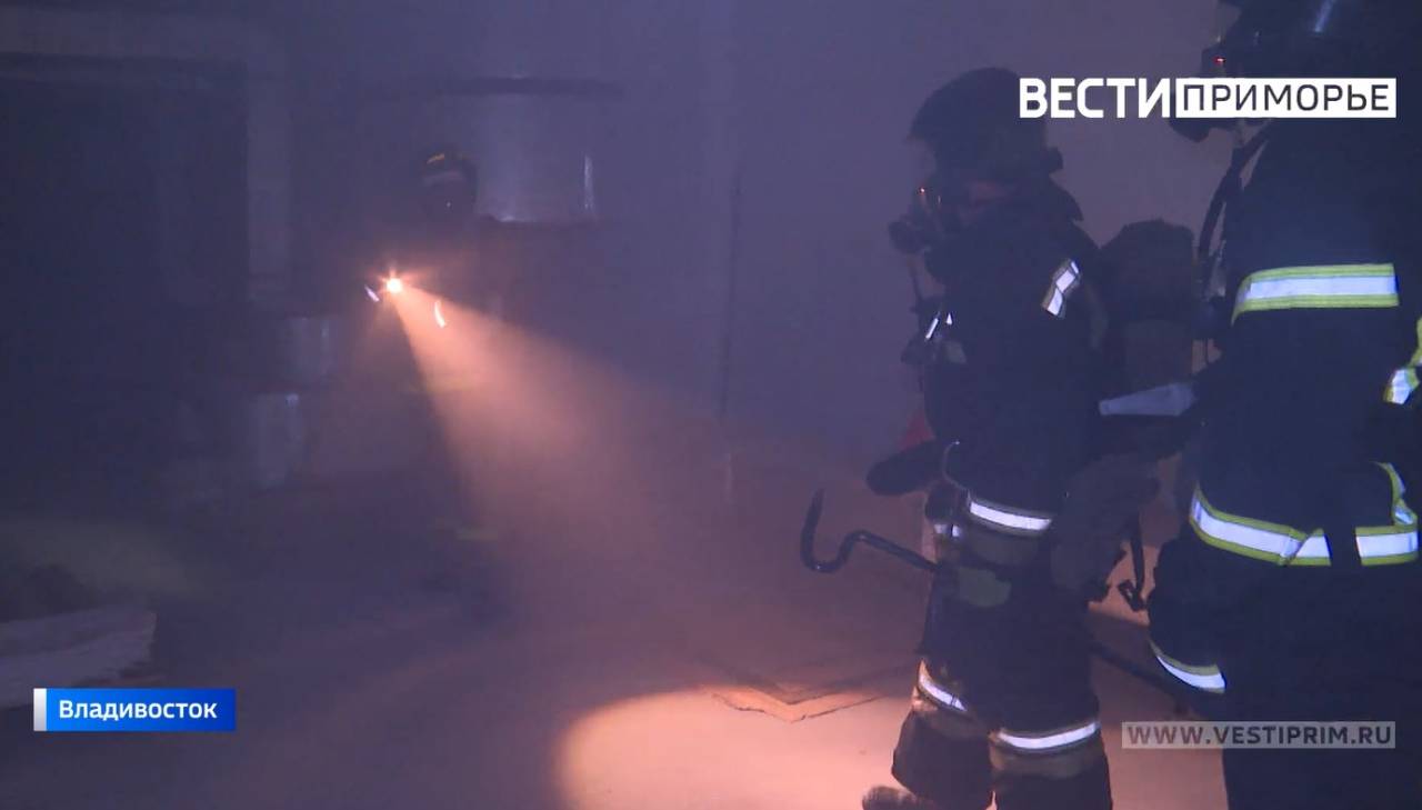 «Немедленно покинуть здание»: Посетители спорткомплекса оказались в ...