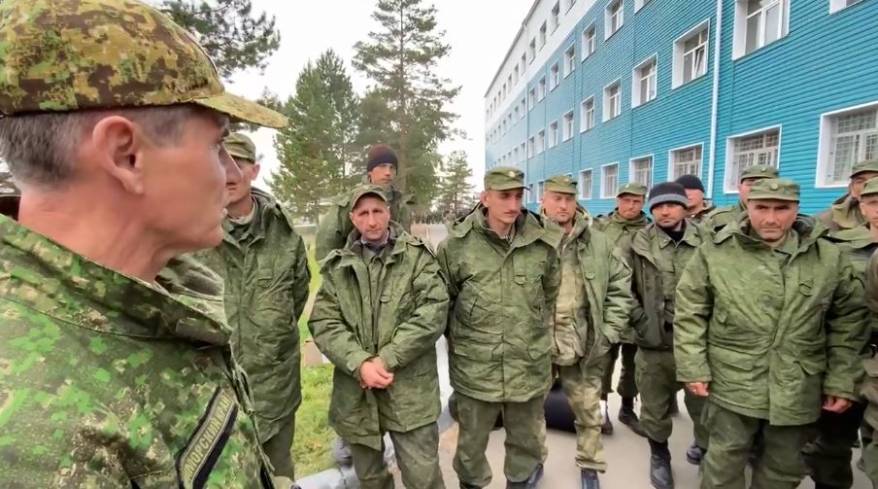 "Боевой дух приподнят": Олег Кожемяко встретился с мобилизованными приморцами