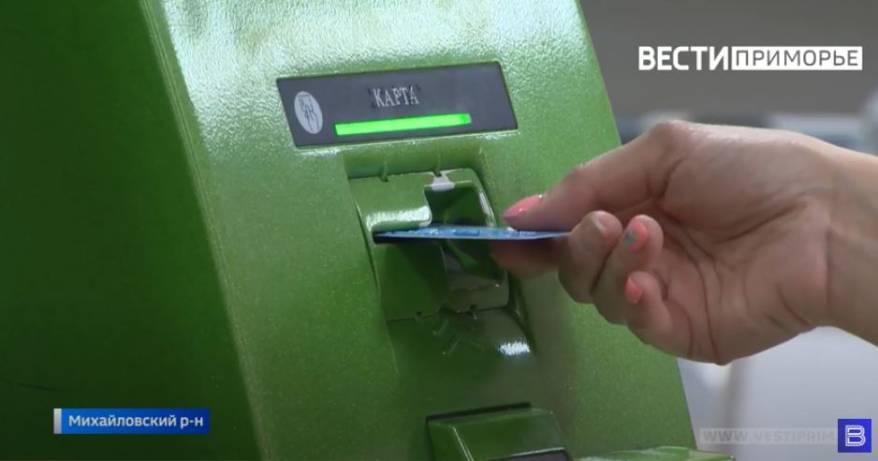 Снимала деньги с чужой банковской карты: женщине грозит до шести лет тюрьмы в Приморье