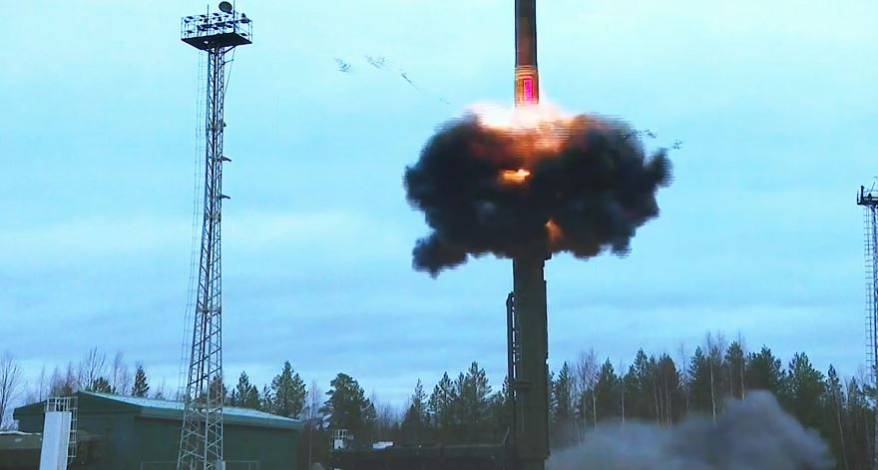 В России проведена тренировка по нанесению ответного массированного ядерного удара В России проведена тренировка по нанесению ответного массированного ядерного удара