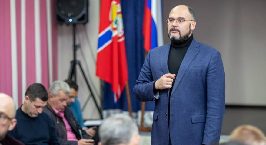 Глава Владивостока Константин Шестаков встретился с жителями Первомайского района