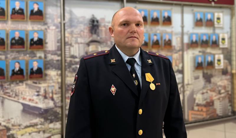 Полицейский из Приморья удостоен награды Полицейский из Приморья удостоен награды