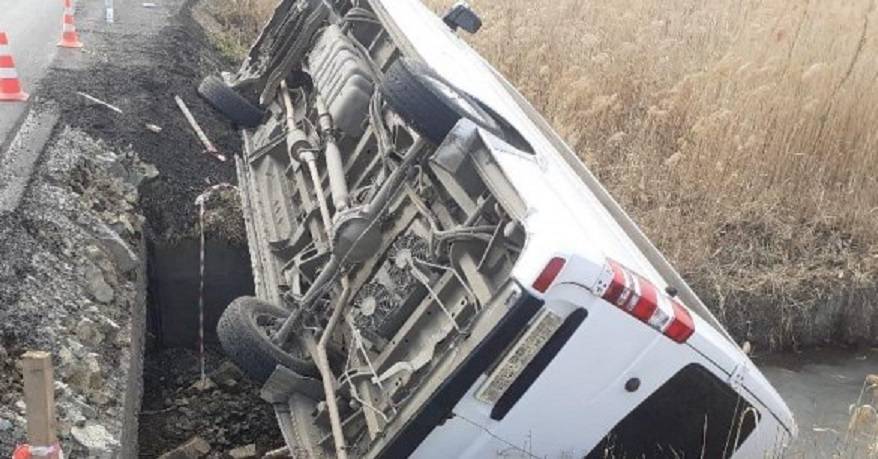 Много пострадавших: Автобус улетел в канаву на трассе Много пострадавших: Автобус улетел в канаву на трассе