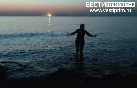 "Там люди купаются": жительница Приморья поразила воображение пользователей Сети "Там люди купаются": жительница Приморья поразила воображение пользователей Сети