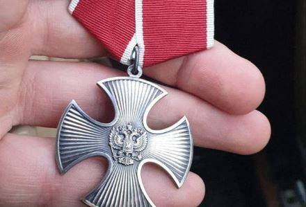 Знаменитому бойцу с позывным "Хищник" из Приморья вручили орден Мужества Знаменитому бойцу с позывным "Хищник" из Приморья вручили орден Мужества