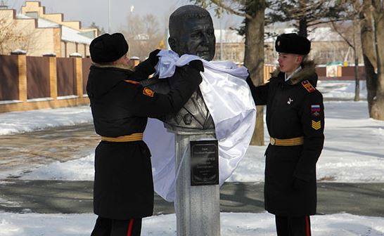 В Уссурийске увековечили память Героя России Алексея Катериничева