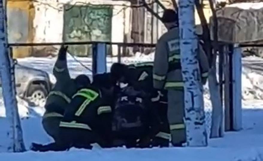 «Зашел на территорию»: Спасательная операция прошла в детском саду (видео) «Зашел на территорию»: Спасательная операция прошла в детском саду (видео)