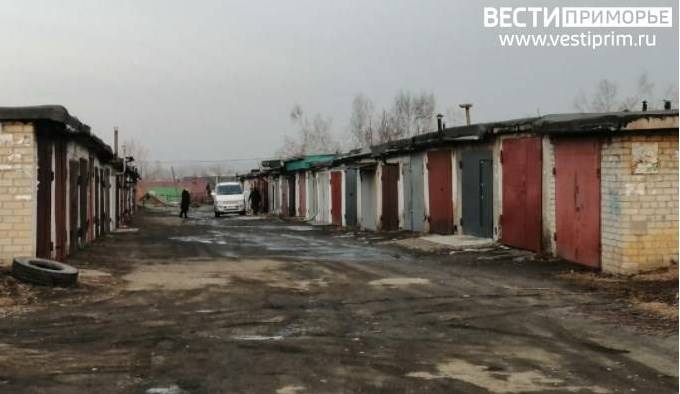 «Впереди Новый год»: Авария стала причиной страданий владельцев гаражей (фото)