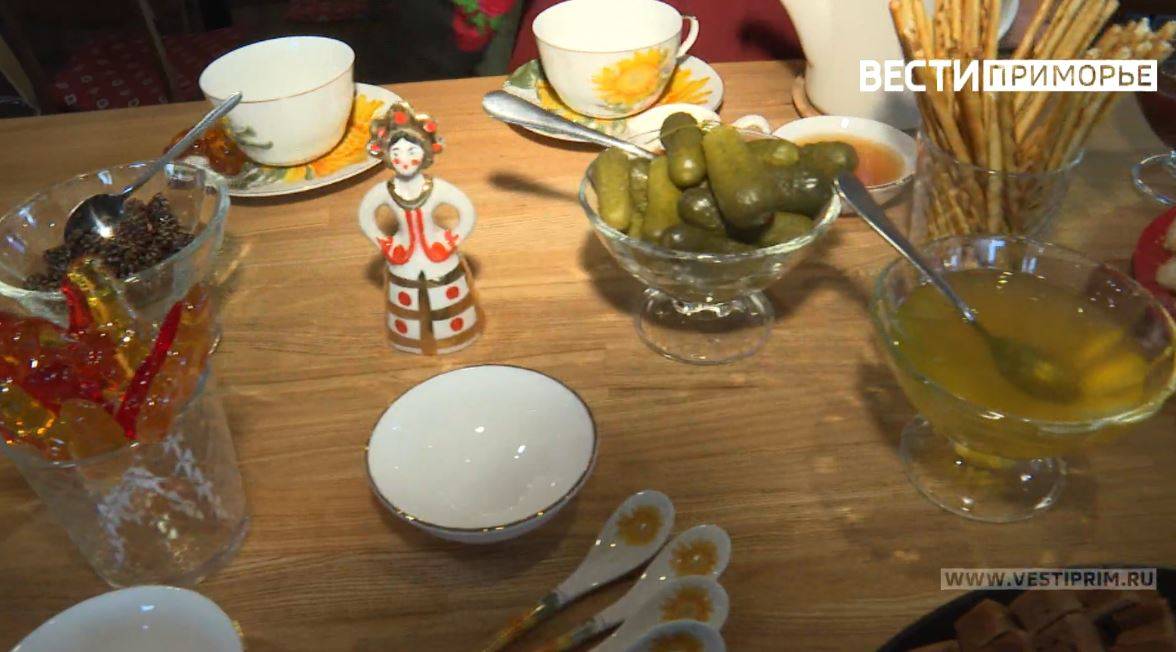Чай с конфектами и солеными огурцами: секреты чаепития раскроют на ...