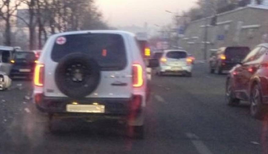 «Столкнулись два авто»: Жуткие кадры ДТП и пробка на въезде во Владивосток (фото) «Столкнулись два авто»: Жуткие кадры ДТП и пробка на въезде во Владивосток (фото)