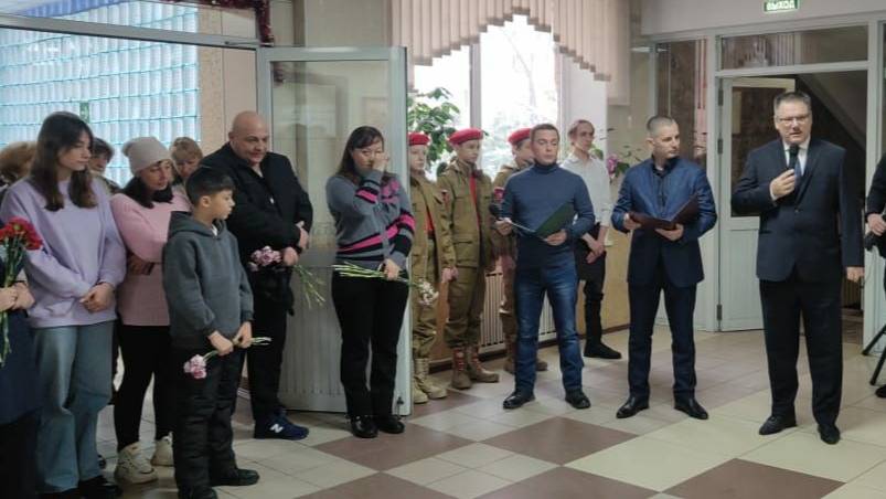 Во Владивостоке открыли мемориальную доску погибшему в зоне СВО бойцу Во Владивостоке открыли мемориальную доску погибшему в зоне СВО бойцу