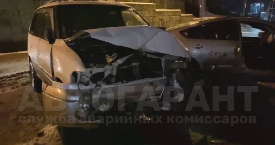 "Жесть, вылетел в лобовую": два человека пострадали в ДТП во Владивостоке