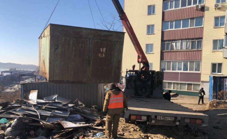 Свыше 700 самовольно установленных гаражей и павильонов убрали с улиц Владивостока