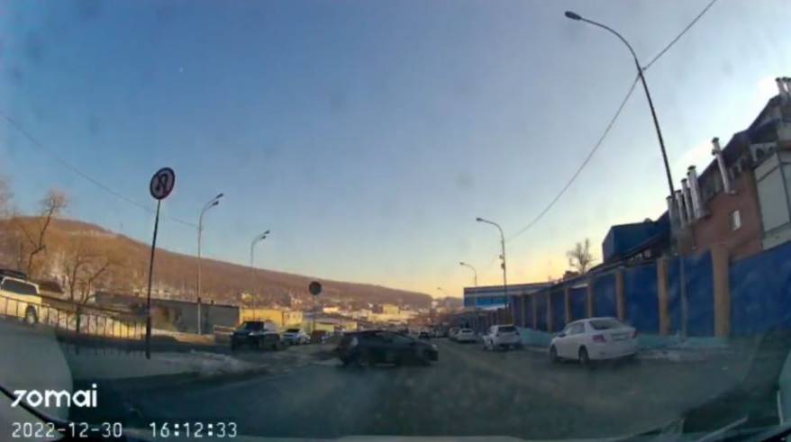 "Грубо нарушил": Инцидент на дороге во Владивостоке попал на видео