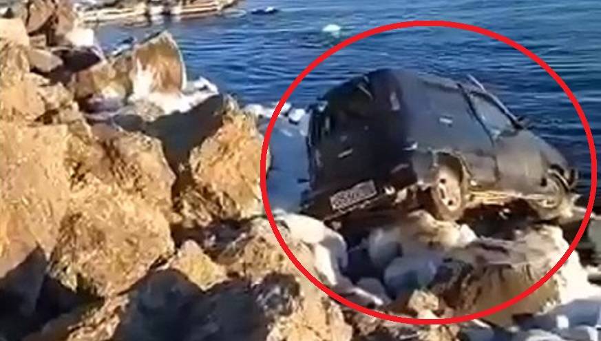 «Как он там оказался?»: Водитель удивил выбранным местом для парковки авто (видео) «Как он там оказался?»: Водитель удивил выбранным местом для парковки авто (видео)